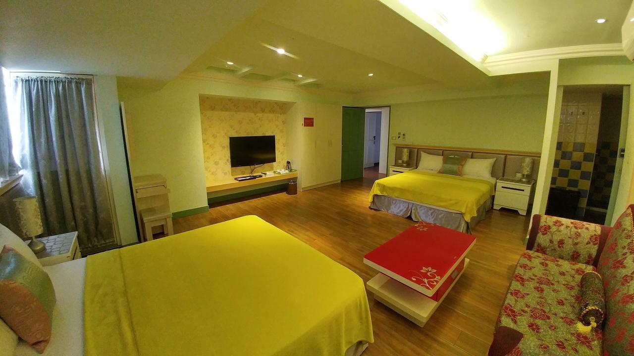 Left Bank 121 Hotel Tainan Exterior photo