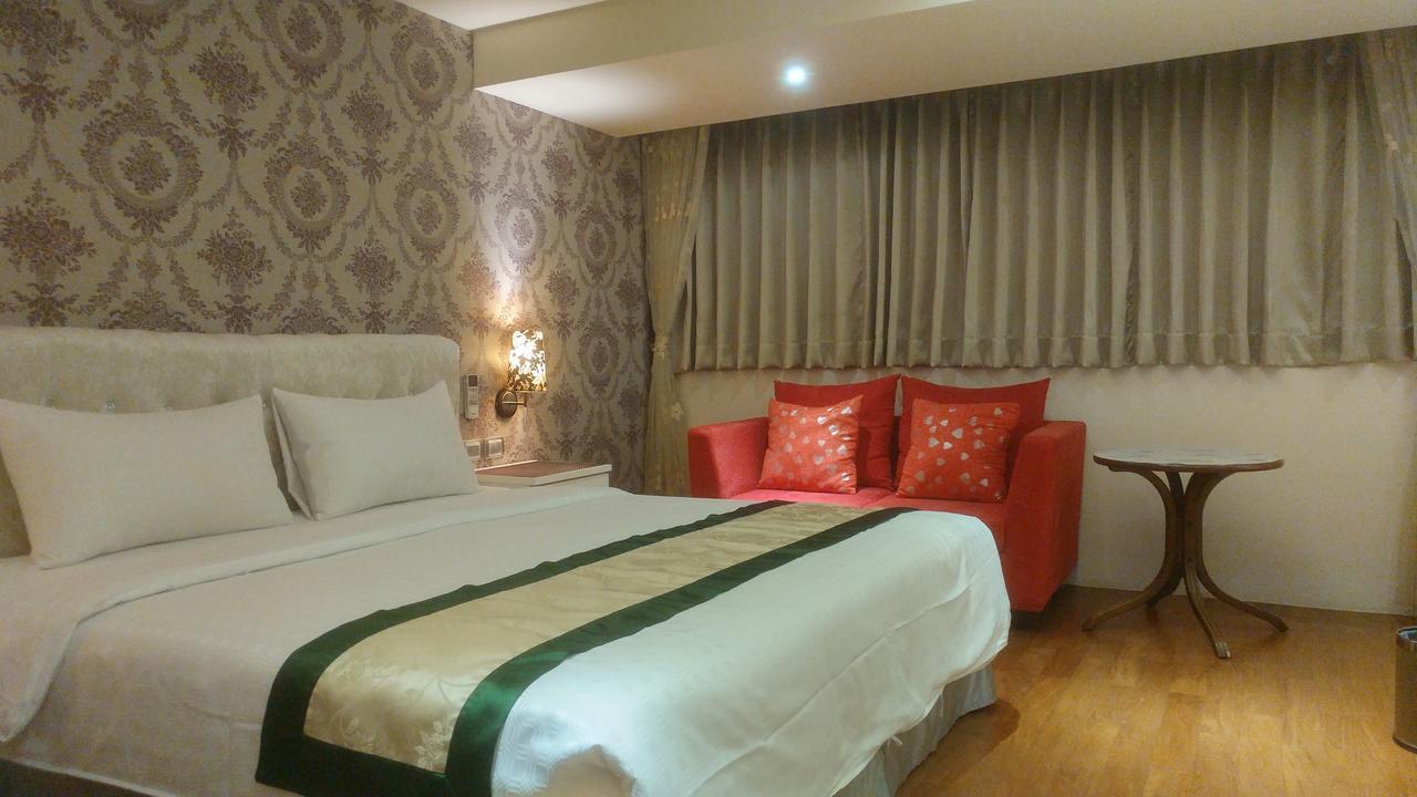 Left Bank 121 Hotel Tainan Exterior photo